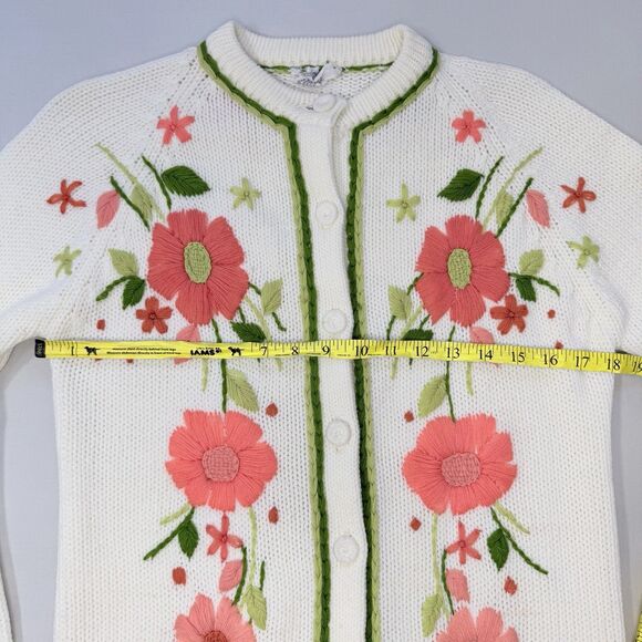 VINTAGE Starlight Trading White Cream Floral Cardigan Sweater Size Medium Granny - Picture 6 of 11
